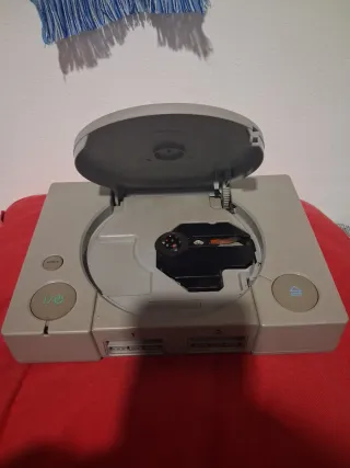 Playstation 1 con mando y pistola Nanco