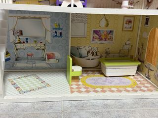 Casa de muñecas de madera