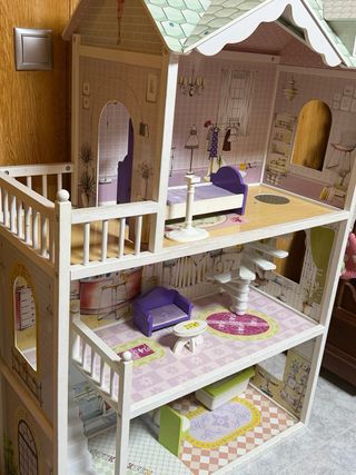 Casa de muñecas de madera