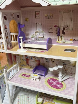 Casa de muñecas de madera