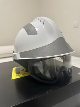 Casco MSA con Gafas Integradas