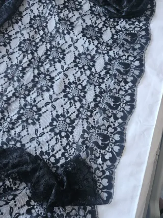 Mantilla, Peineta y Guantes de Encaje Negro