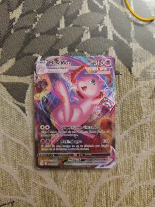 Carta Pokémon Mew VMAX Golpe Fusión Cruzado