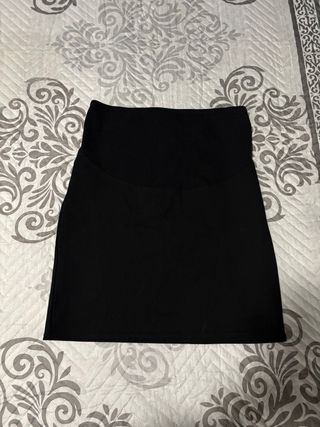 Falda negra premama
