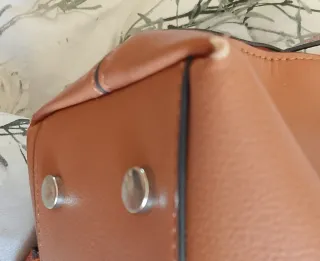 Borsa a mano in pelle marrone con inserti coccodri