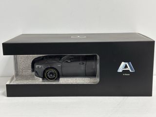 Mercedes Benz Clase A NOREV escala 1/18