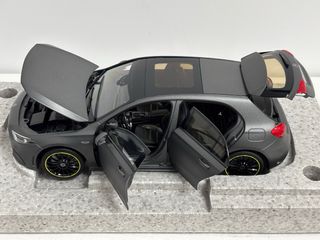 Mercedes Benz Clase A NOREV escala 1/18