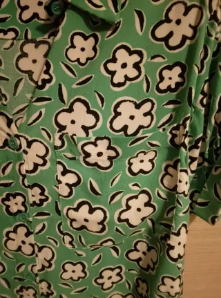 Camicia Zara a fiori verde e bianca