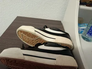 Zapatillas Nike casuales negras y blancas