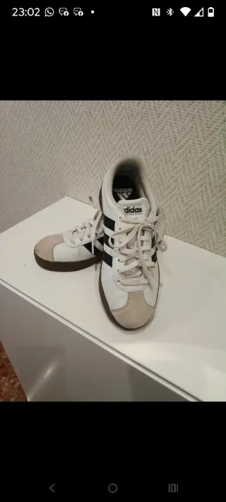 Zapatillas Adidas Blancas y Negras