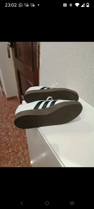 Zapatillas Adidas Blancas y Negras