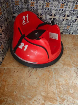 Coche infantil eléctrico rojo