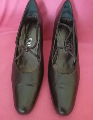 Zapatos de piel negros talla 40