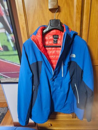 Chaqueta The North Face Azul y Roja