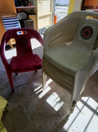 Sillas de plástico duro apilables (Set de 6)