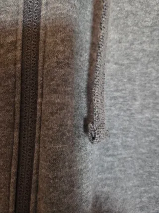 Sudadera Under Armour con cremallera y capucha