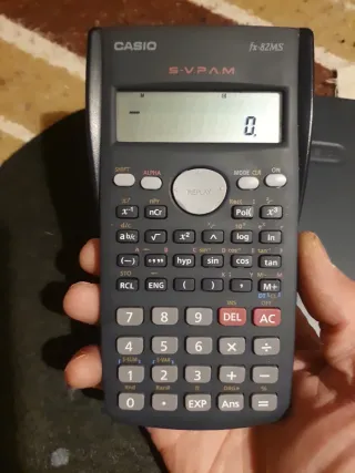 Calculadora Científica Casio fx-82MS