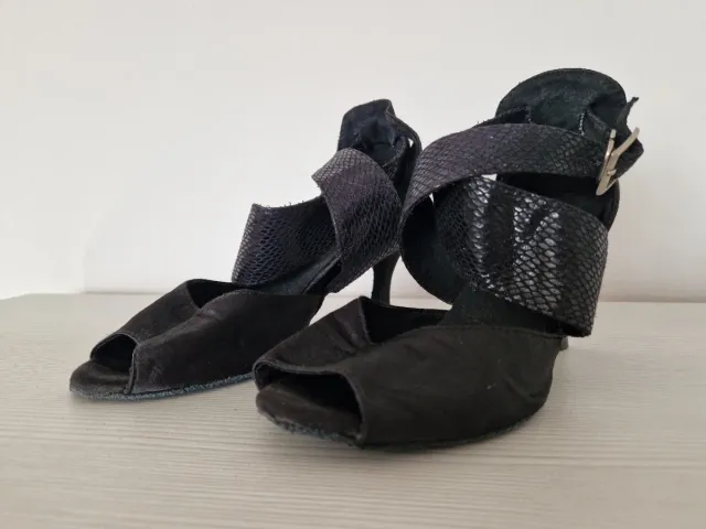 Sapatos de dança pretos