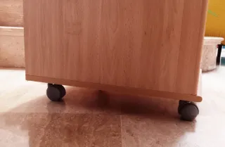 Mesita auxiliar con ruedas