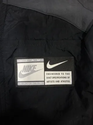 Chaqueta Nike Street Woven Negra y Gris
