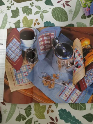 Libro punto cruz Linge de table