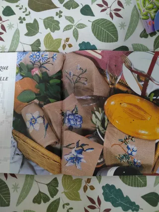 Libro punto cruz Linge de table