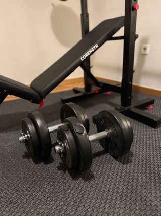 Banco con rack + Barra y mancuernas con pesos