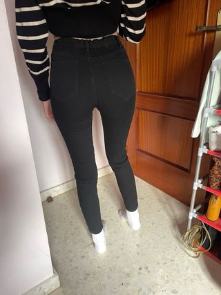 Vaqueros elásticos negros