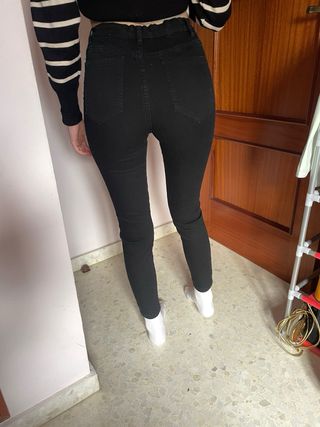 Vaqueros elásticos negros