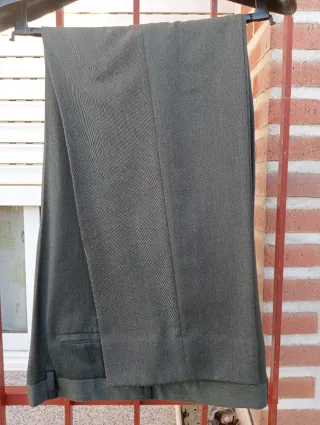 Pantalones de vestir con pliegues