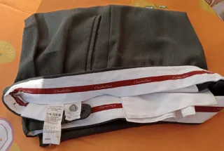 Pantalones de vestir con pliegues