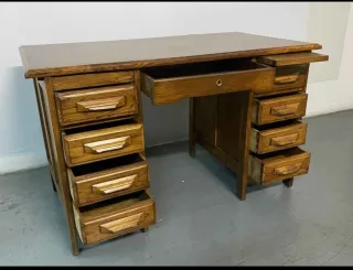 Escritorio antiguo de madera