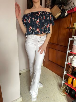 Top floral escotado azul