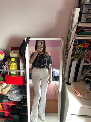 Top floral escotado azul