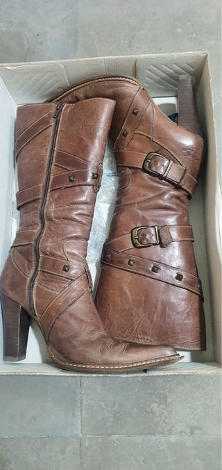 Stivali in pelle marroni da donna