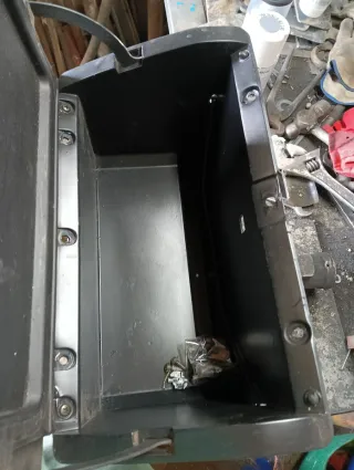 Guantera Nissan Patrol GR Y60