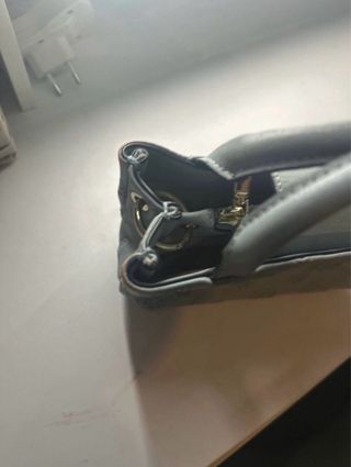 Borsa a mano Guess grigia