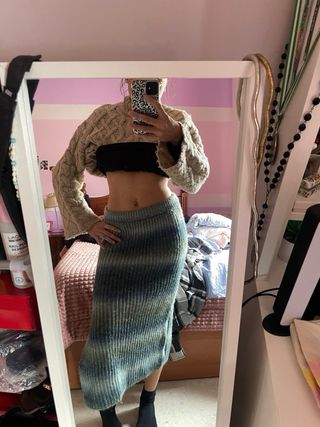 Falda larga de punto verde y azul