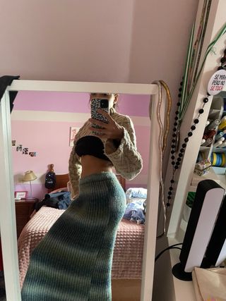 Falda larga de punto verde y azul