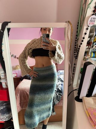 Falda larga de punto verde y azul