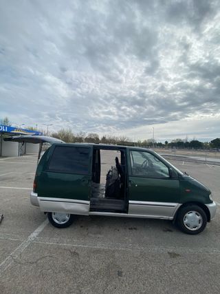 Nissan Serena 1999