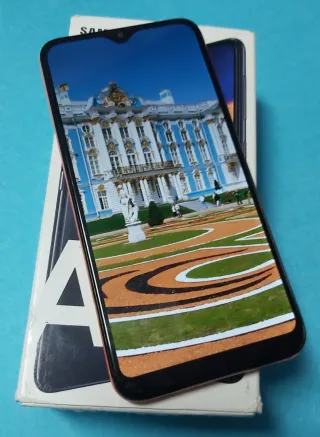 Samsung A40, con tutto incluso