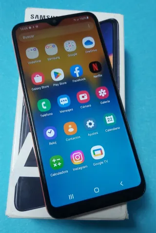 Samsung A40, con tutto incluso