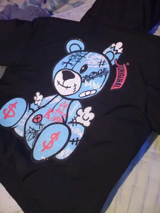 Chaquetón Negro con Diseño de Oso Azul