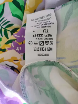 2 Vestidos con estampado floral .uno en lila y otr