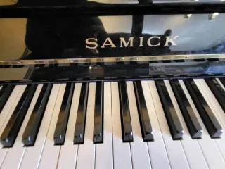 Piano Vertical Samick SU-118