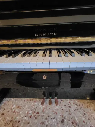 Piano Vertical Samick SU-118