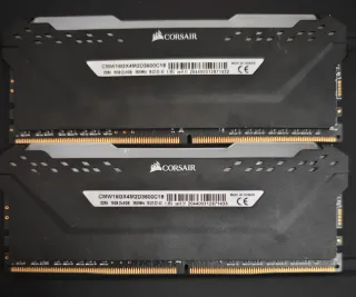 2 memorias Ram DDR4 2x8GB Corsair Vengeance pro
