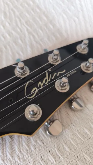 Godin A6 Ultra Guitarra Eléctrica Acústica