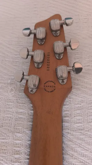 Godin A6 Ultra Guitarra Eléctrica Acústica